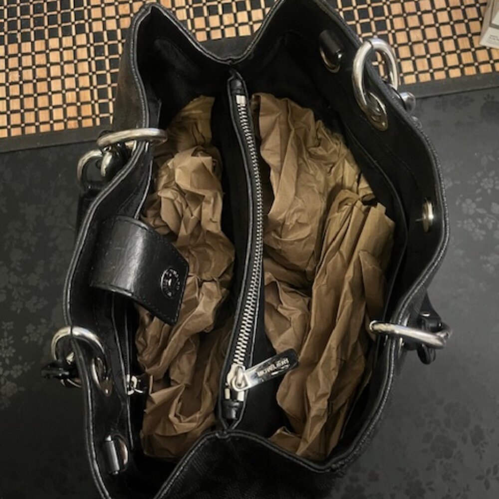 Michael Kors Cynthia Handbag - Picture 11 of 15